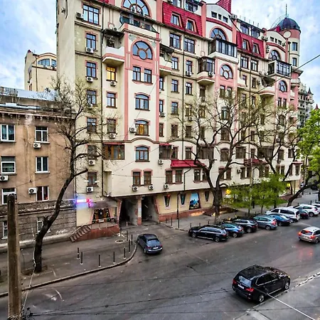 Vip в історичному центрі одеси біля філармонії Apartment *